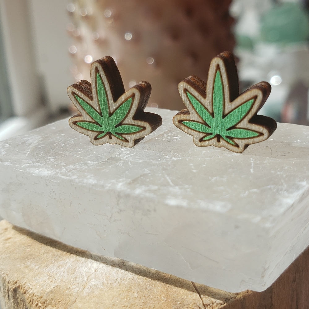 Laser cut cannabis leaf stud earrings - Picture 4 of 8